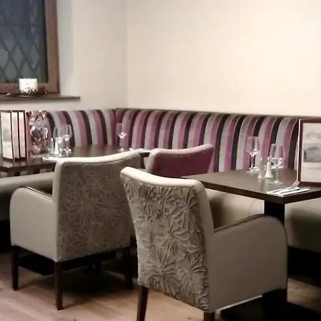 Creighton 3* Cluain Eois