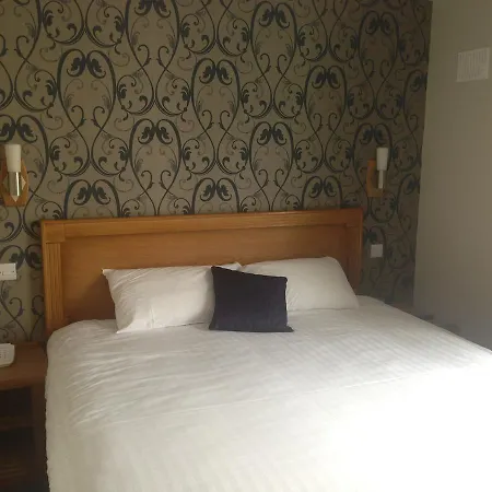 Creighton Hotel 3*