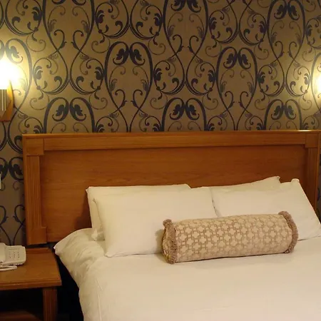 Creighton Hotel 3*
