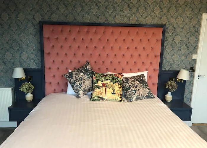 Hotel Creighton Clones